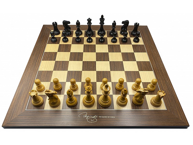 Judit Polgar complete chess set   19.68" X 19.68 