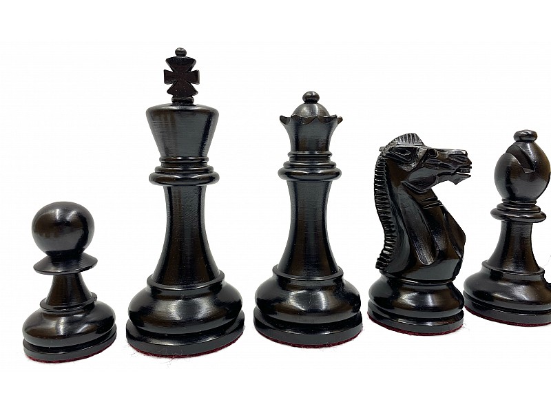 Piezas de ajedrez de Judit Polgar con estuche de madera