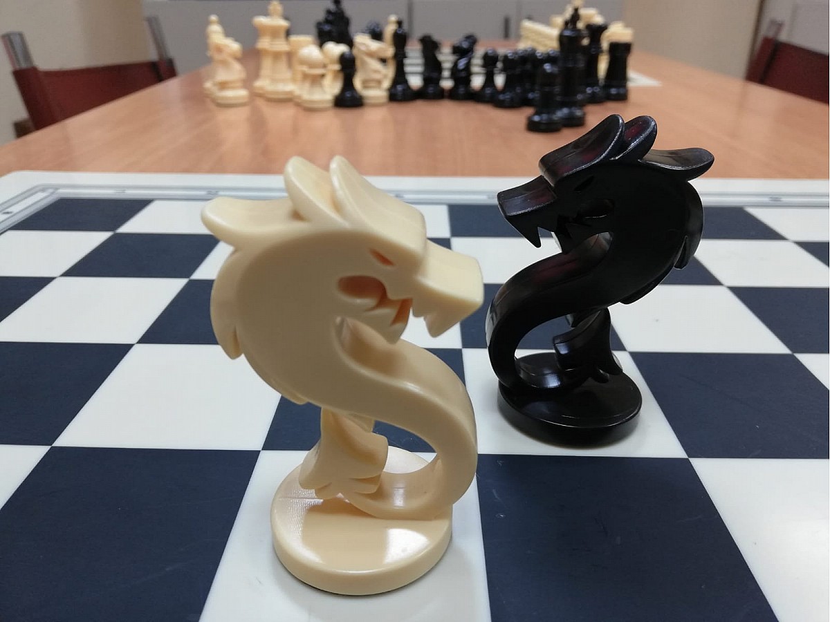 Шахматная фигура дракон