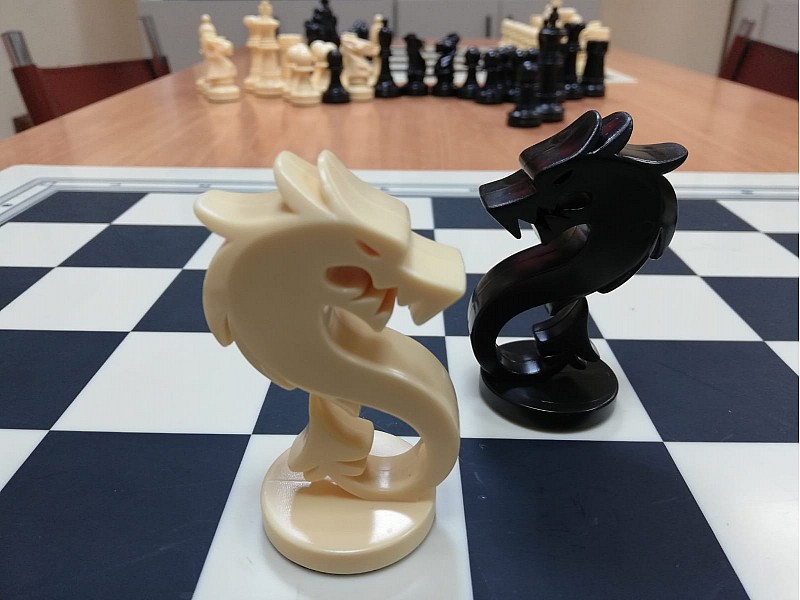Variación de piezas de ajedrez de dragón