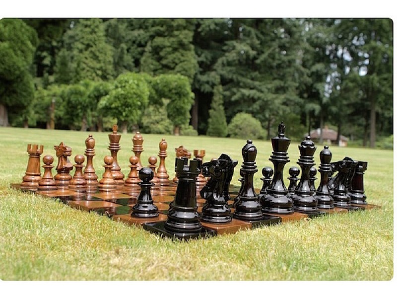 Wooden garden chess set - King's height 7.87"