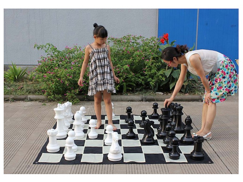 Giant chess surface for 23.62" chess set
