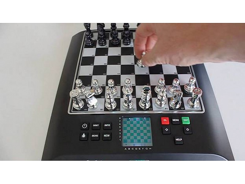 Ordenador electrónico de ajedrez 