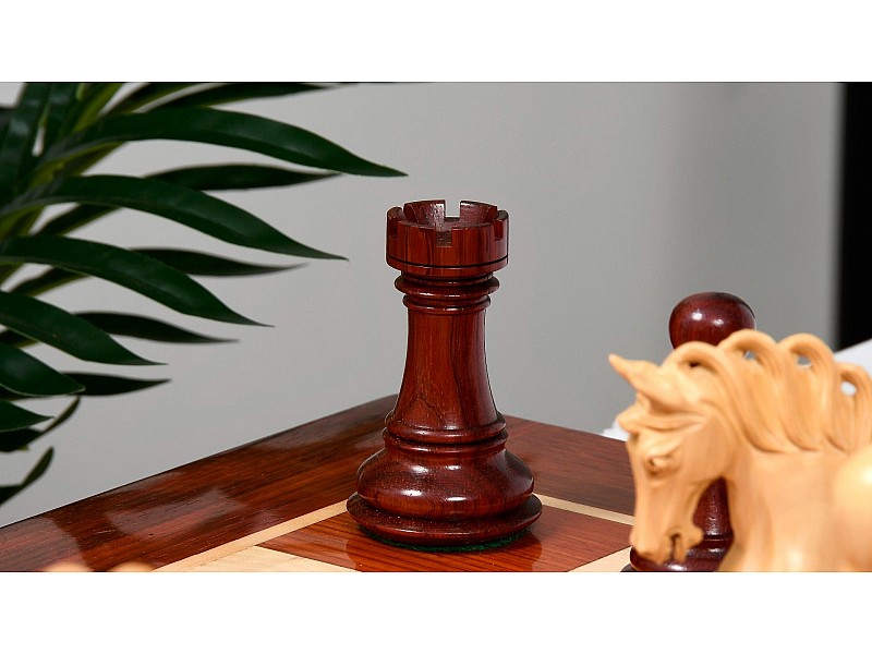 The Pegasus budwood/boxwood 4.6" chess pieces