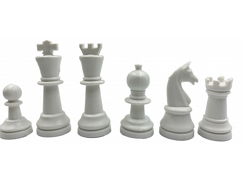 Simple plastic chess pieces  2.75" 