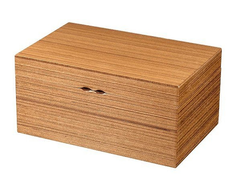Wooden case for chess pieces