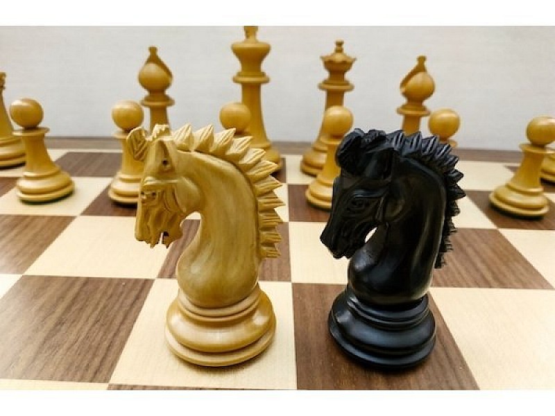 Sheffield knight  boxwood/ebonized 3.75" chess pieces 