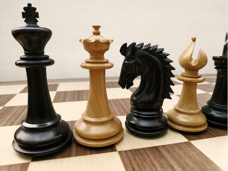 Sheffield knight  boxwood/ebonized 3.75" chess pieces 