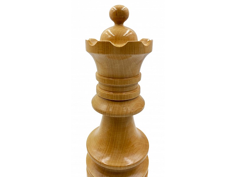 Wooden decoration queen (light color)