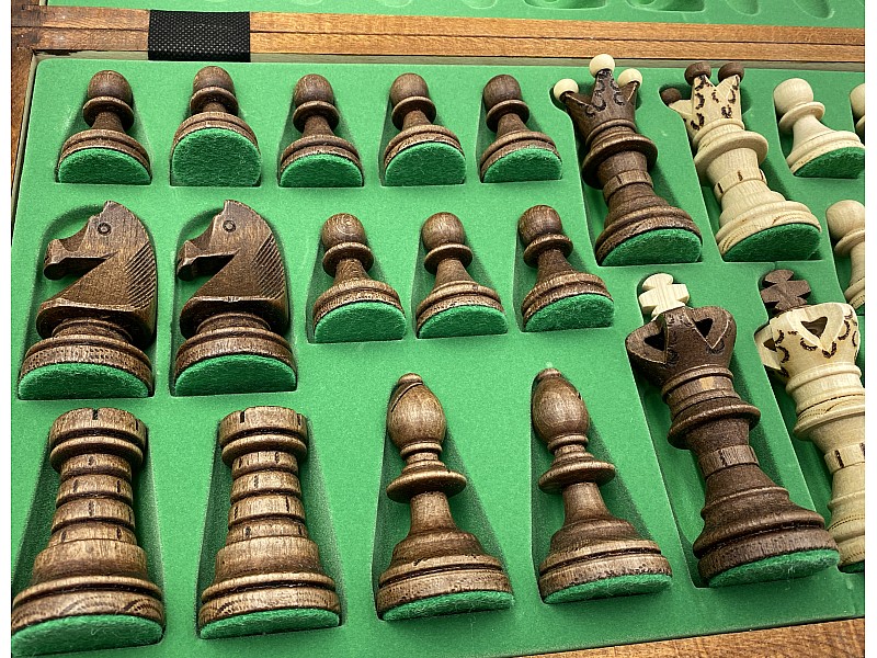 Chess set ambassador brown  21.25" x 21.25" X 1.18" 